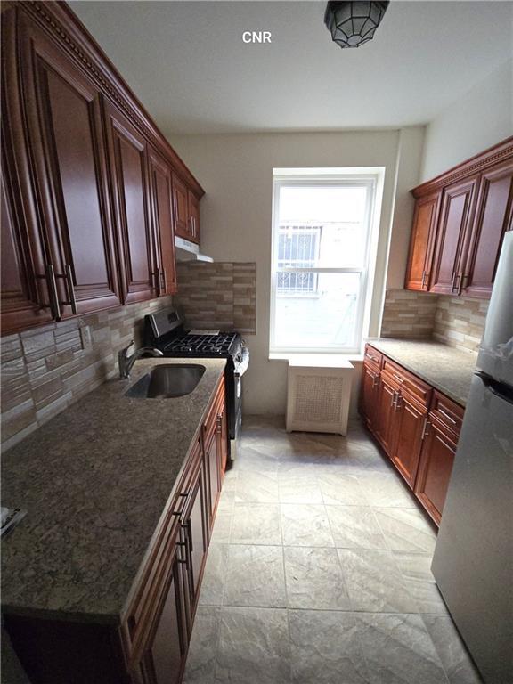 property at 252 E 46th St