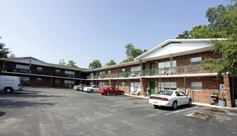 122 South Blvd in Sevierville, TN - Building Photo