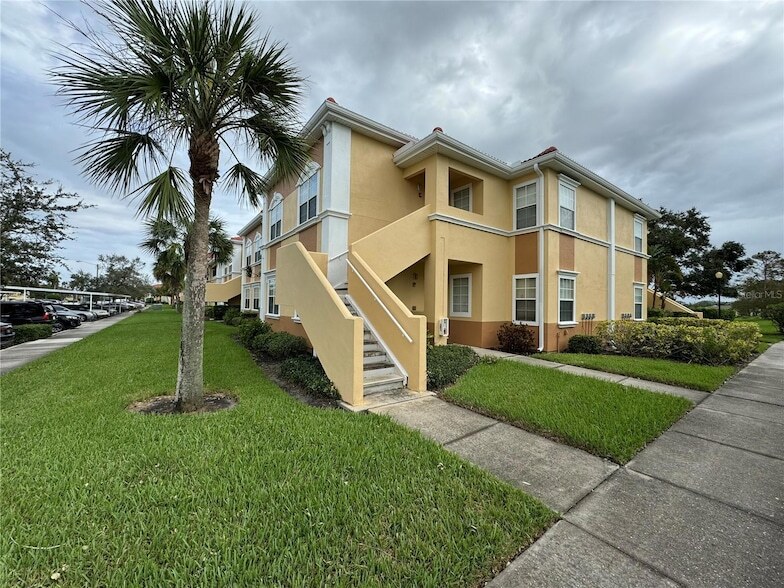 1020 Villagio Cir, Unit 104 in Sarasota, FL - Building Photo