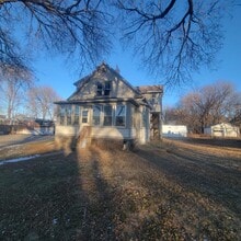 445 N Plum St in Vermillion, SD - Building Photo - Building Photo
