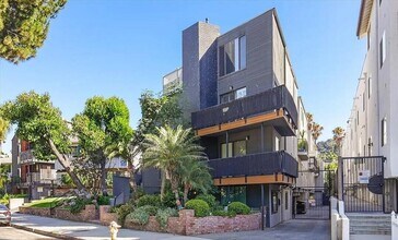 12938 Valleyheart Dr in Los Angeles, CA - Building Photo - Building Photo