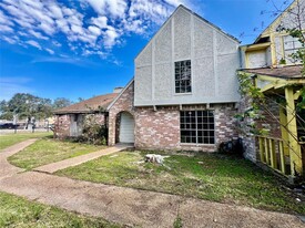 12447 W Village Dr in Houston, TX - Building Photo - Building Photo