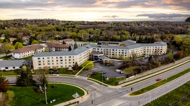 Berkshire at Kensington in Waukesha, WI - Building Photo - Building Photo