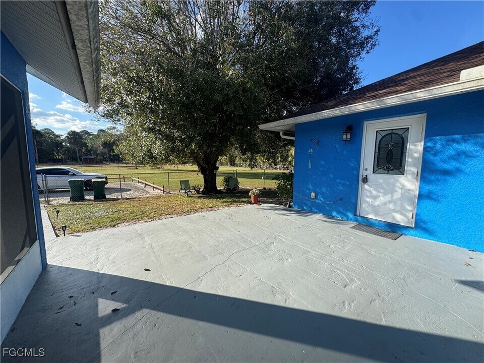 291 16th St NE in Naples, FL - Building Photo