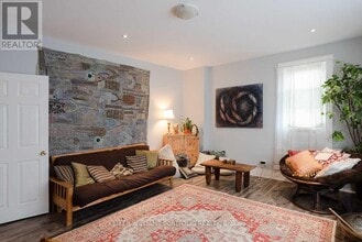 2 Bloor St W in Toronto, ON - Building Photo - Building Photo