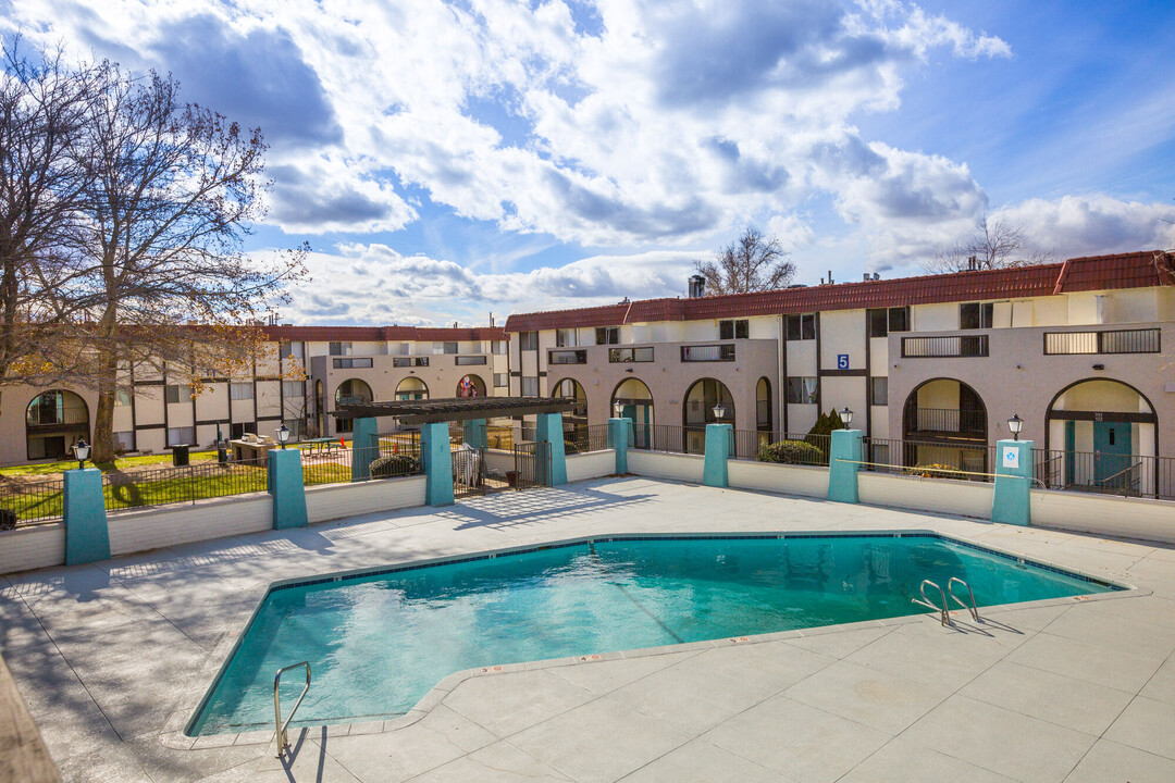 Calero in Albuquerque, NM - Foto de edificio