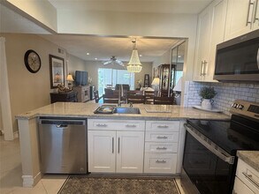 32 Abbey Ln in Delray Beach, FL - Building Photo - Building Photo