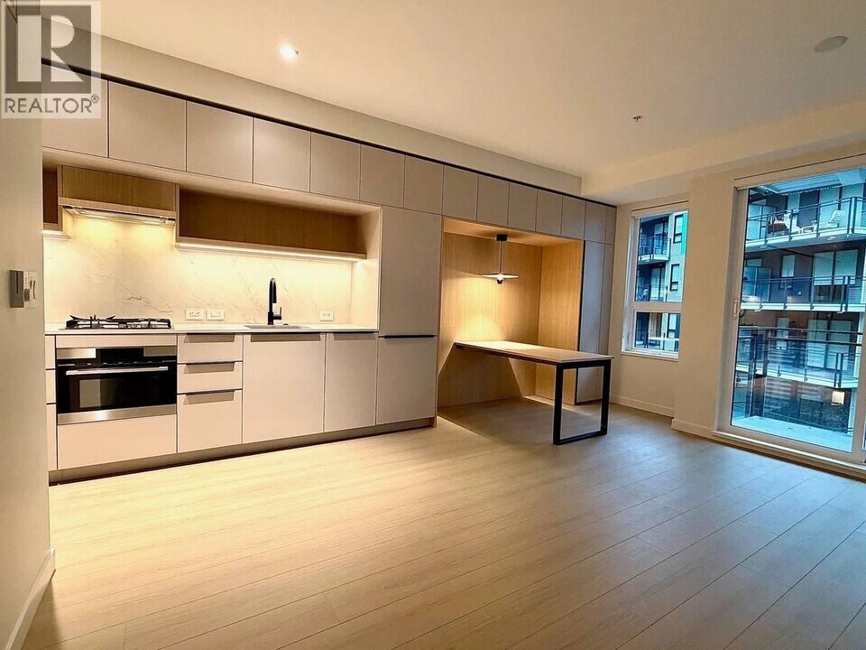 125 Albert St in Port Moody, BC - Building Photo