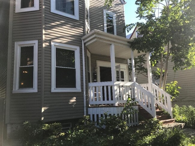 1703 W Irving Park Rd, Unit 1 in Chicago, IL - Building Photo - Building Photo