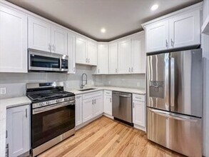 22-24-24 Shelby St, Unit 3 in Boston, MA - Building Photo - Building Photo