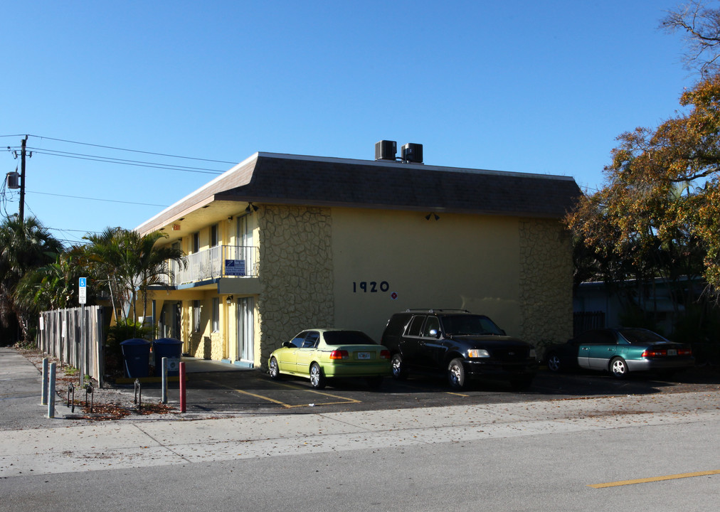 1920 Suwanee Ave in Ft. Myers, FL - Foto de edificio