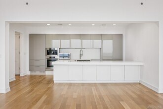 1 Renaissance Square in White Plains, NY - Building Photo - Building Photo