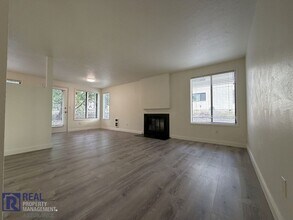 7187 SW Childs Rd in Lake Oswego, OR - Building Photo - Building Photo