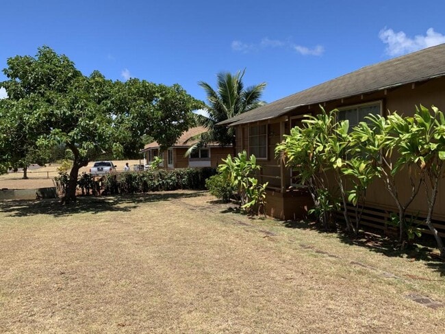 804 Kialoa St in Hoolehua, HI - Building Photo - Building Photo