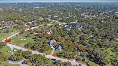 403 Stirrup Dr in Dripping Springs, TX - Foto de edificio - Building Photo