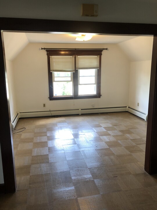 95 N Whittlesey Ave, Unit 3rd Floor in Wallingford, CT - Foto de edificio