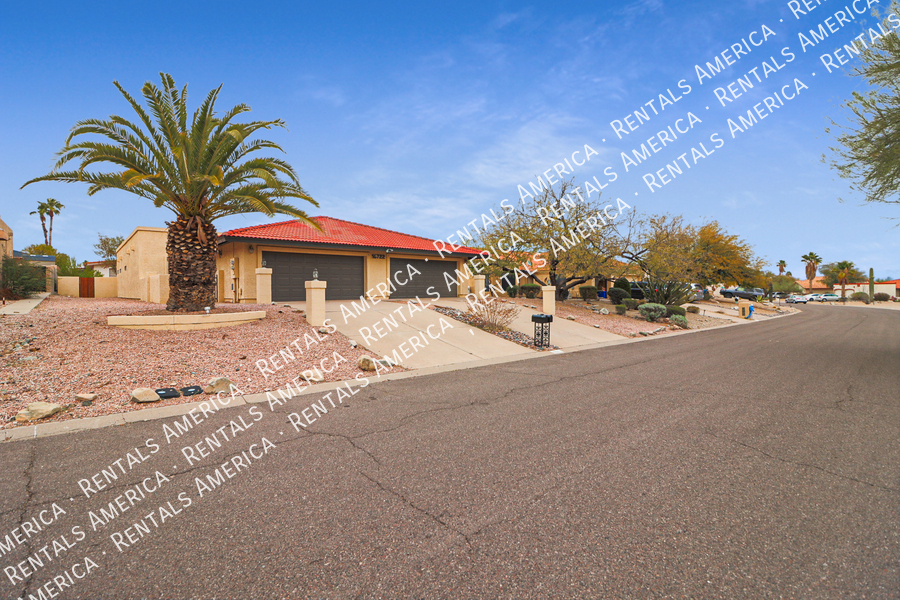 16722 E Ashbrook Dr in Fountain Hills, AZ - Building Photo