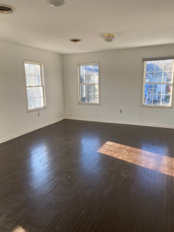 101 E Main St in Stevensville, MD - Building Photo - Building Photo