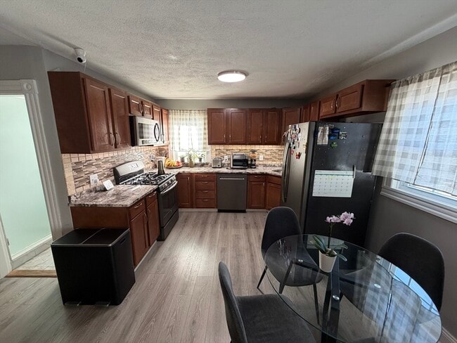 15 Moore St in Winthrop, MA - Building Photo - Building Photo