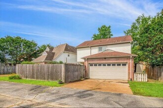 772 Breeze Way in Memphis, TN - Foto de edificio - Building Photo