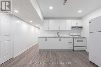 27-27 Danby Ave in Toronto, ON - Building Photo - Building Photo