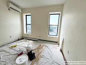 12 Regal St, Unit 3 in Boston, MA - Building Photo - Building Photo