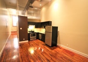 319 S Flores St, Unit M106 in San Antonio, TX - Building Photo