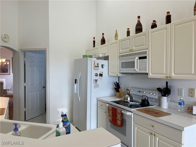 25232 Pelican Creek Cir in Bonita Springs, FL - Building Photo - Building Photo