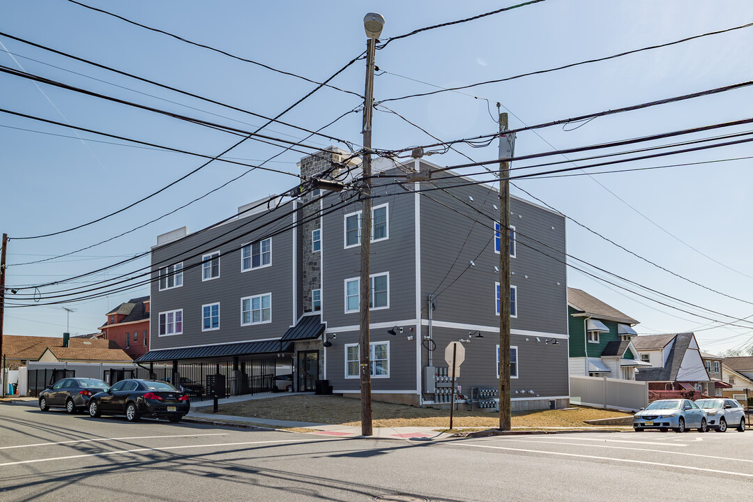 285-287 E 17th St in Paterson, NJ - Building Photo