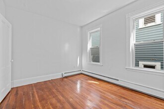 401 E 7th St, Unit 2 in Boston, MA - Building Photo - Building Photo