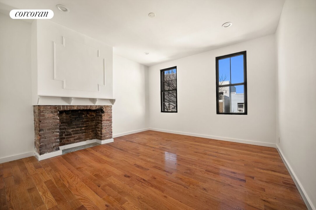 158 Withers St in Brooklyn, NY - Building Photo