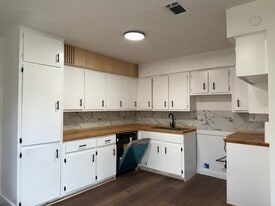 1114 Blackburn St in Commerce, TX - Building Photo