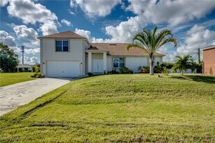 700 SW 18th Terrace in Cape Coral, FL - Building Photo