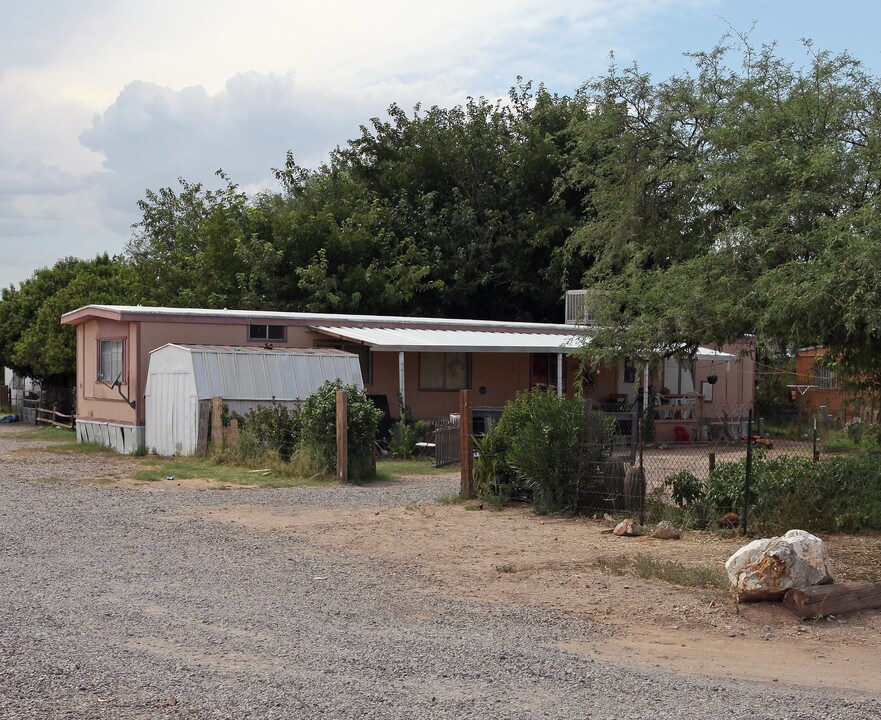 Lazy Acres Mobile Home Park in Tucson, AZ - Building Photo