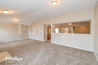 741 Martin Lakes Dr E in Jacksonville, FL - Building Photo - Building Photo