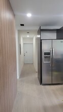 2310 NW 103rd St in Miami, FL - Foto de edificio - Building Photo