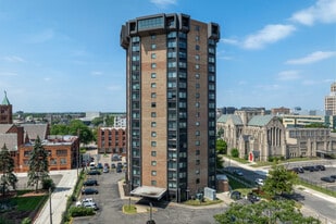 CATHEDRAL TOWER APARTMENTS in Detroit, MI - Building Photo