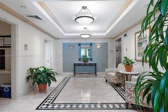 703 Crandon Blvd in Key Biscayne, FL - Building Photo - Building Photo