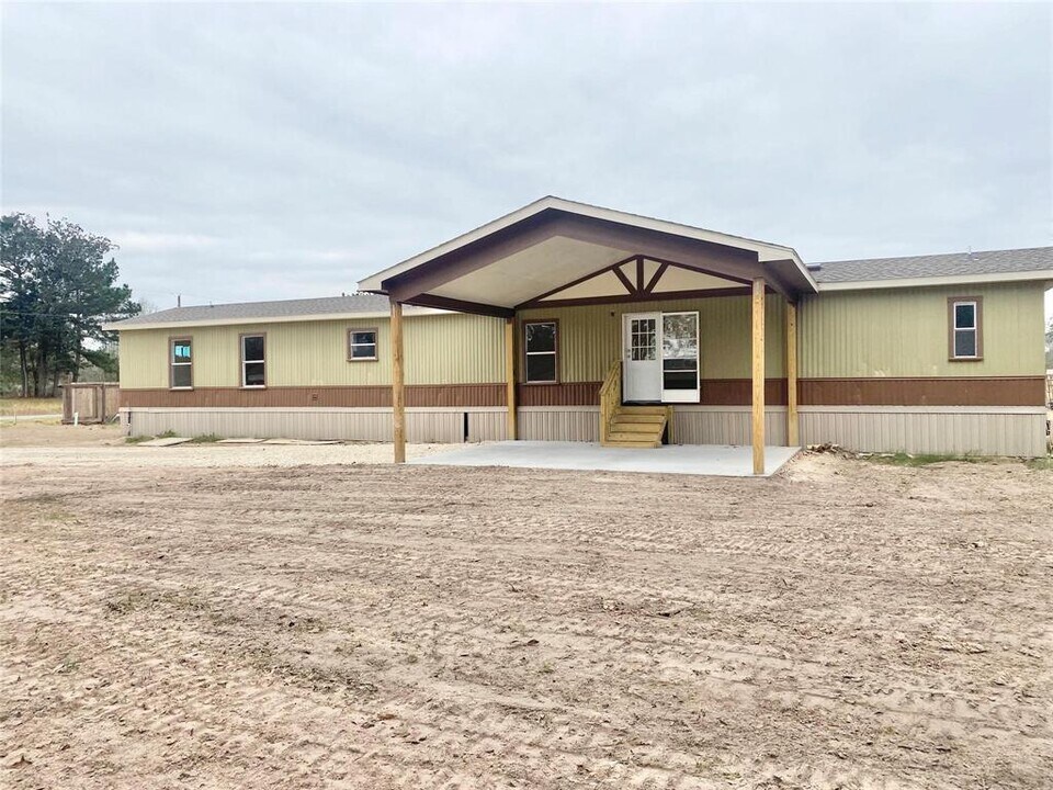 139 Road 7002 Rd in Cleveland, TX - Building Photo