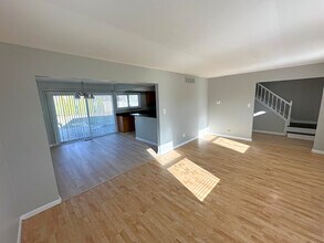 908 Parker Dr in Schaumburg, IL - Building Photo - Building Photo