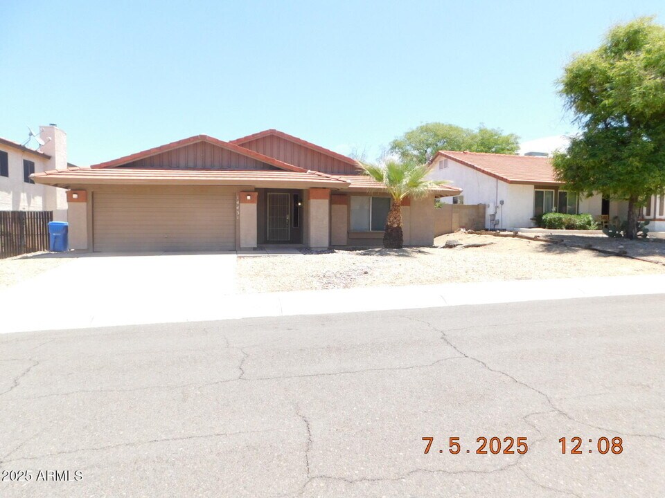 14431 North 22nd St in Phoenix, AZ - Building Photo