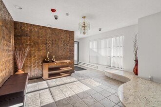 405 Langley Rd in Newton, MA - Building Photo - Building Photo