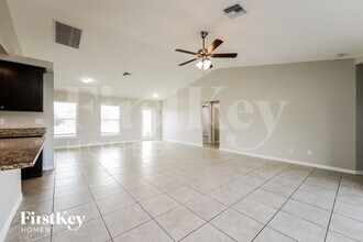 1305 NW 11th Terrace in Cape Coral, FL - Foto de edificio - Building Photo