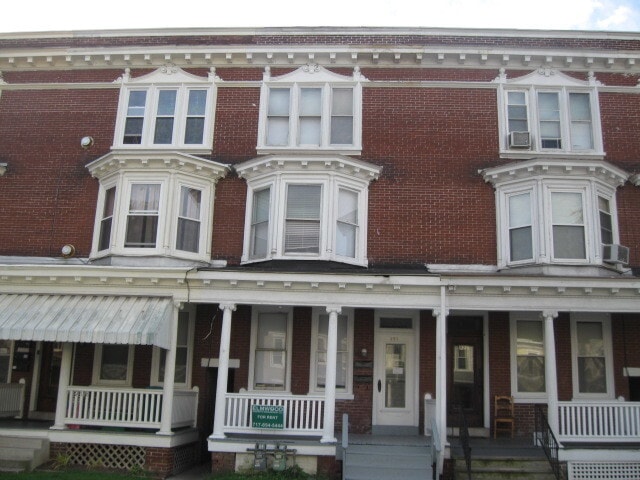 property at 920 W King St