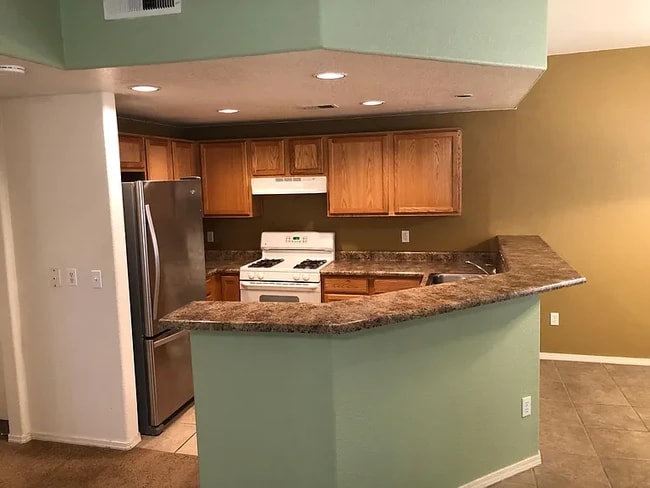 property at 6800 Vista Del Norte Rd NE