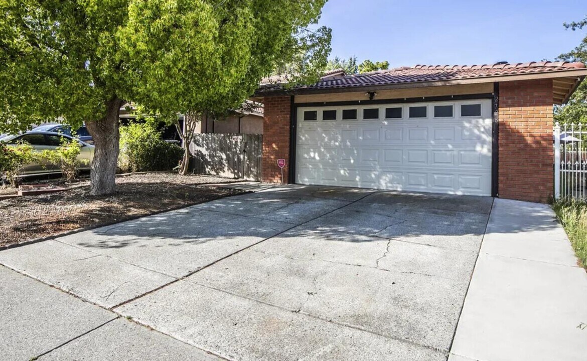 2728 Almondwood Way in Fairfield, CA - Building Photo