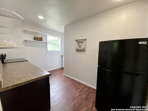 1619 Nolan St, Unit B in San Antonio, TX - Building Photo - Building Photo