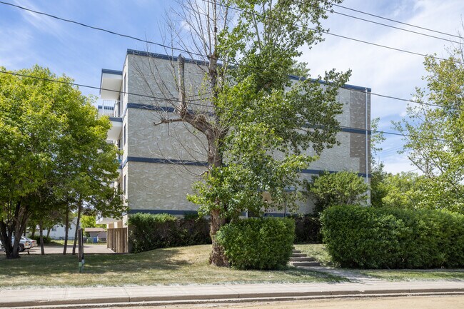 5726 57 Av in Red Deer, AB - Building Photo - Building Photo