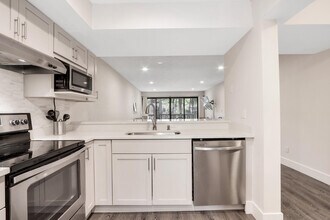 133 Brackenwood Rd in Palm Beach Gardens, FL - Building Photo - Building Photo