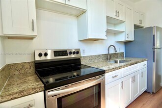 337 SW 5th Ave in Miami, FL - Building Photo - Building Photo